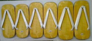 画像2: 草履白鼻緒スポンジ底「大手旅館様にも納品実績多数」 (2)