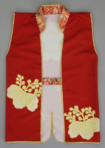 画像2: 陣羽織【家紋】和のイベント屋企画 家紋の大人が着られる陣羽織 (2)