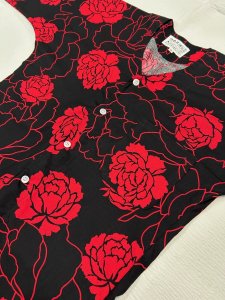 画像2: 【鯉口シャツ】黒地に赤牡丹　シンプルで飽きないおしゃれ鯉口シャツ0668 (2)